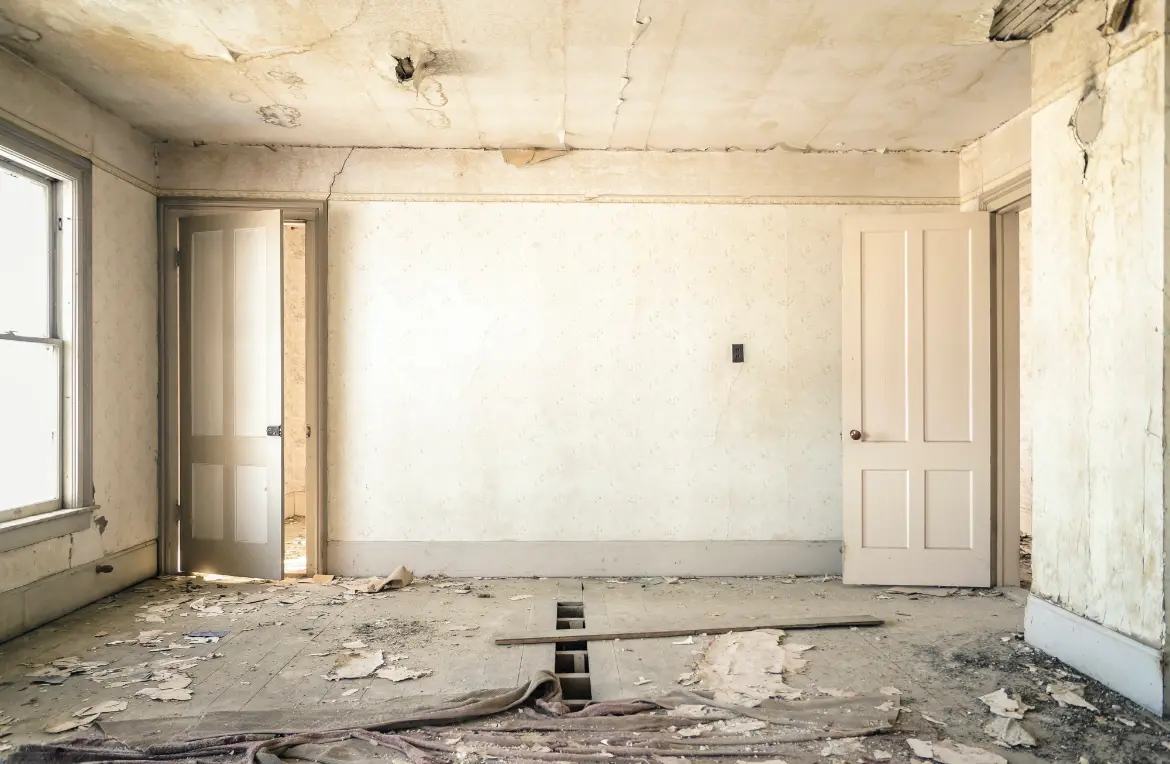 Waste disposal crew managing a cleanout project in Kingsville